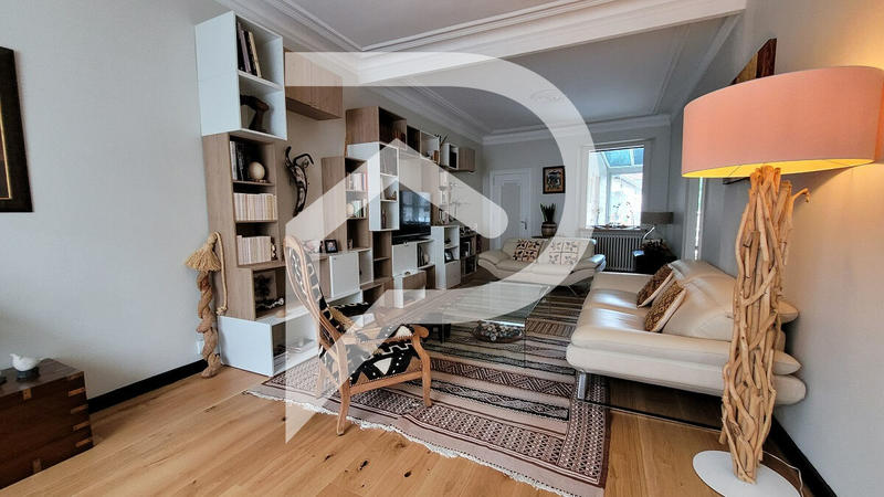 Maison - 283 m² - 11 pièces