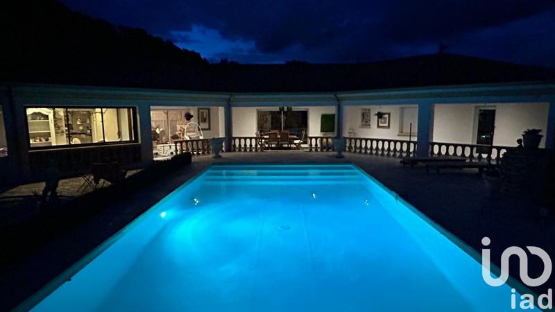 Maison - 240 m² - 5 pièces