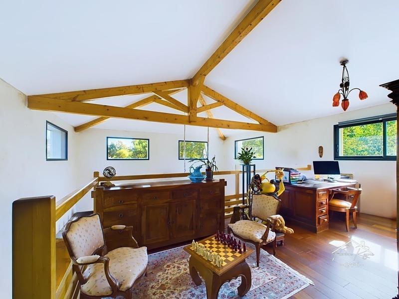 Maison - 224 m² - 8 pièces