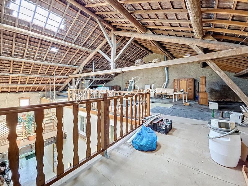 Maison - 223 m² - 9 pièces