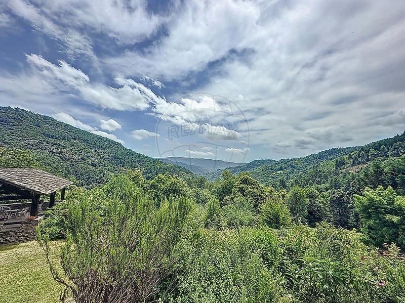 Propriété - 420 m² - 10 pièces