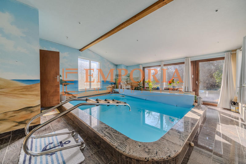 Maison - 250 m² - 9 pièces