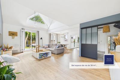 Maison - 144 m² - 6 pièces