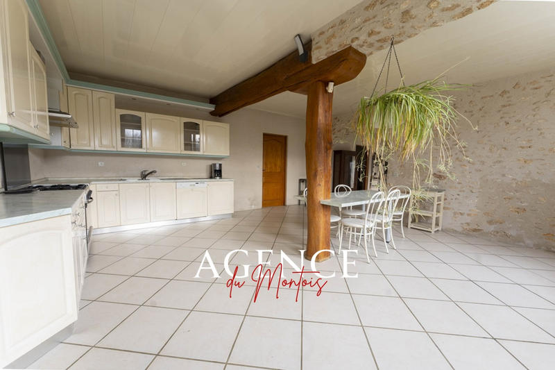 Maison - 251 m² - 5 pièces