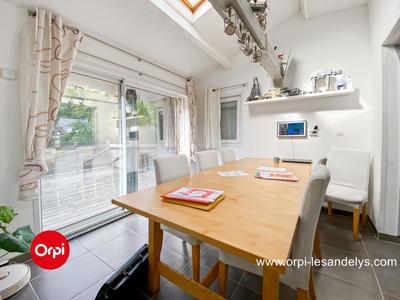 Maison - 98 m² - 5 pièces