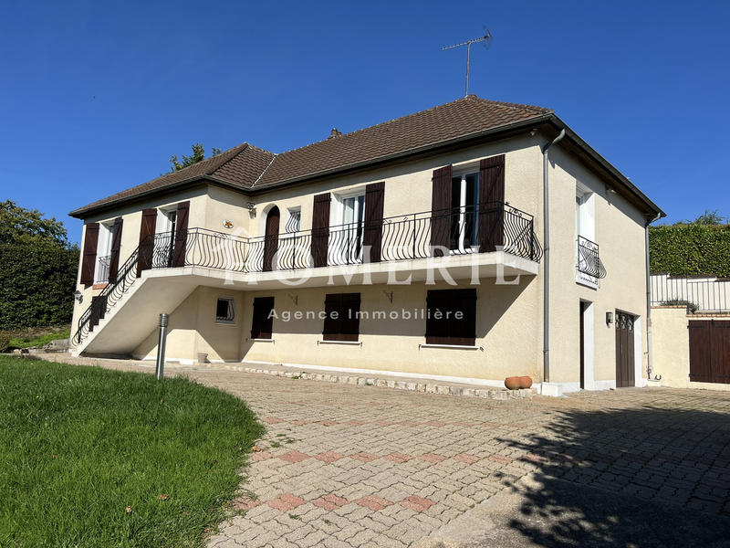 Maison - 213 m² - 9 pièces