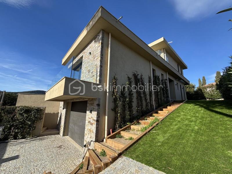 Maison - 262 m² - 5 pièces