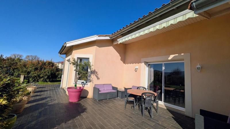 Maison traditionnelle - 212 m² - 8 pièces