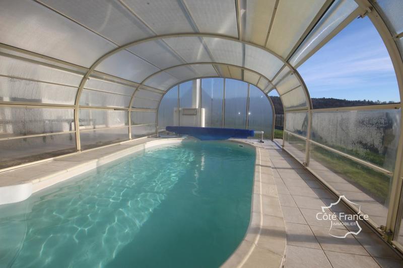 Maison - 212 m² - 9 pièces