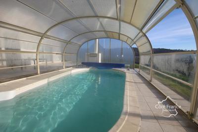 Maison - 212 m² - 9 pièces