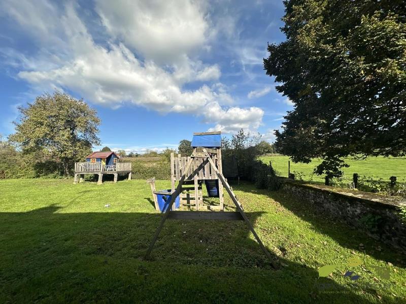 Maison - 225 m² - 8 pièces