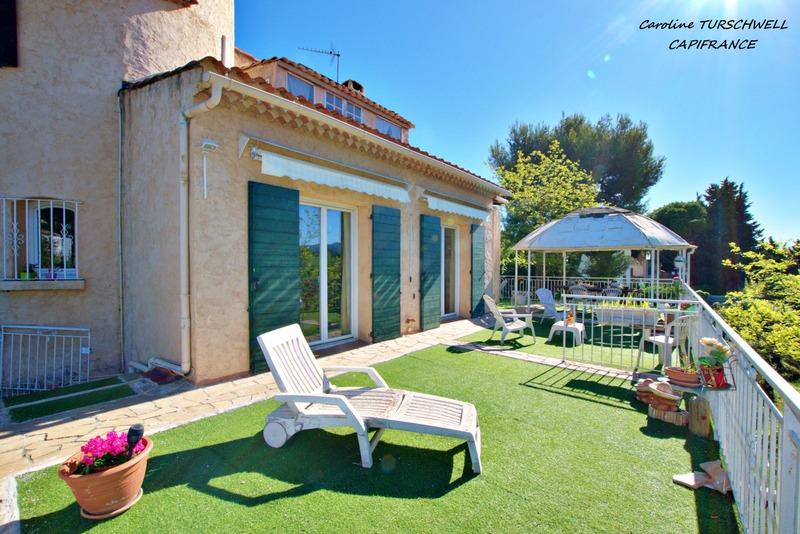 Maison - 273 m² - 9 pièces