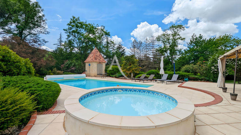 Demeure - 717 m² - 27 pièces