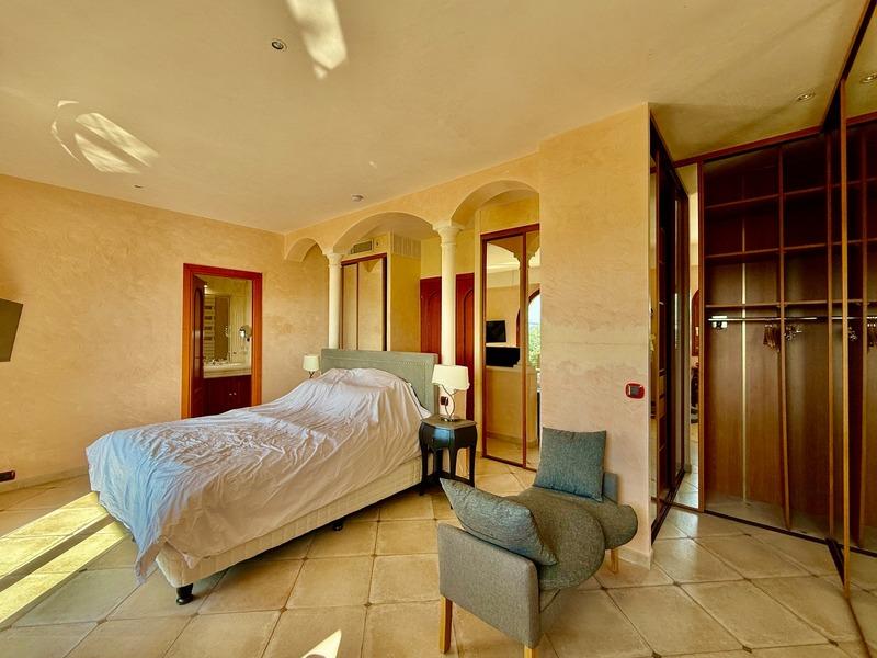 Villa - 200 m² - 5 pièces