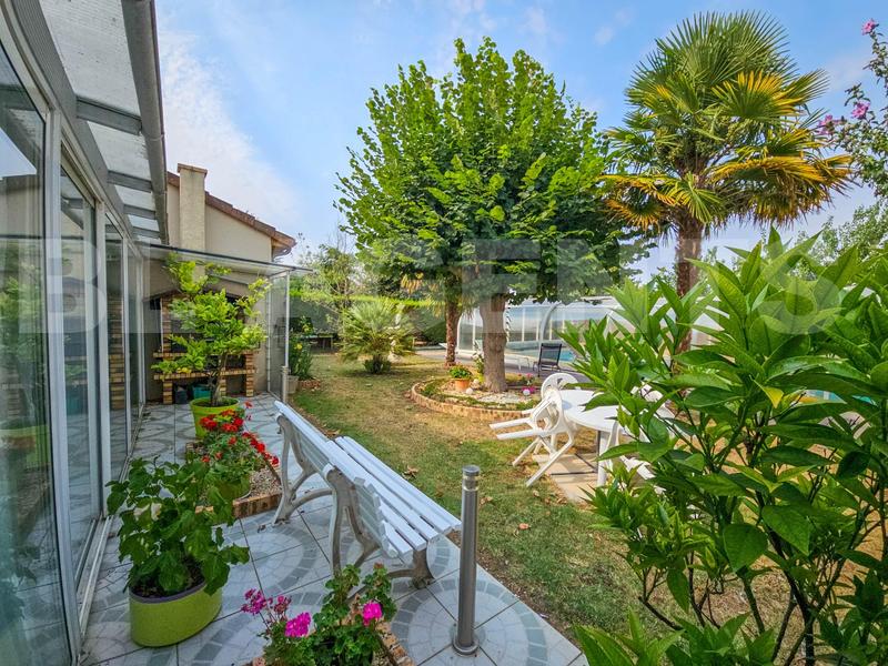 Maison - 320 m² - 11 pièces