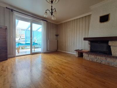 Maison - 107 m² - 6 pièces