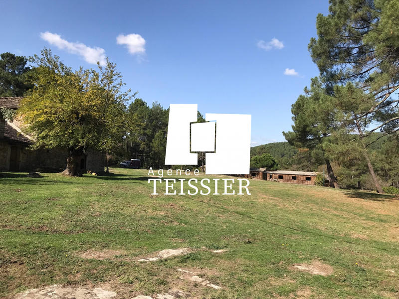 Maison - 270 m² - 18 pièces