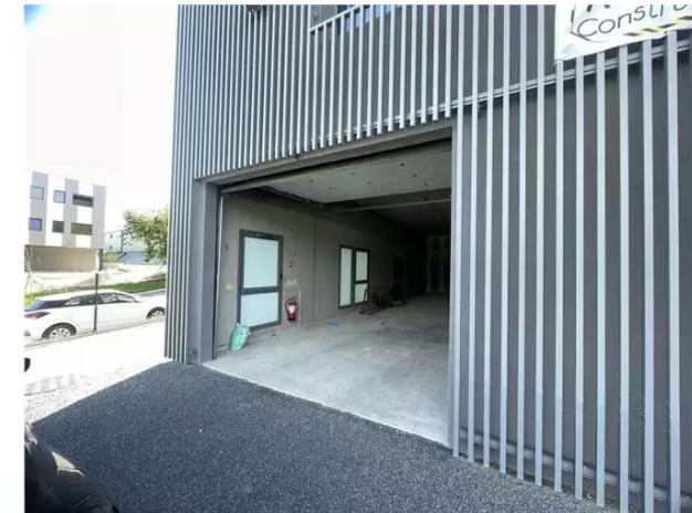 Local d'activité / Entrepôt - 110 m²