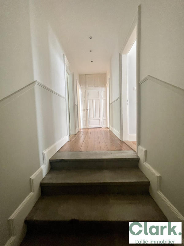 Local d'activités - 95 m² - 4 pièces