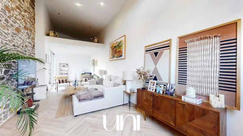 Maison - 210 m² - 6 pièces