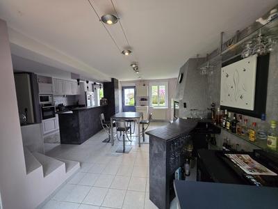 Maison - 275 m² - 9 pièces