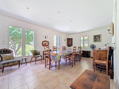 Villa - 218 m² - 6 pièces