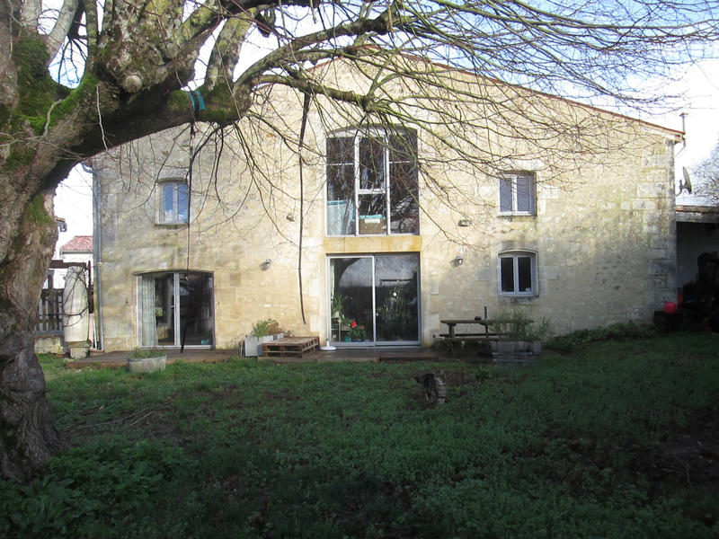 Maison - 592 m² - 27 pièces