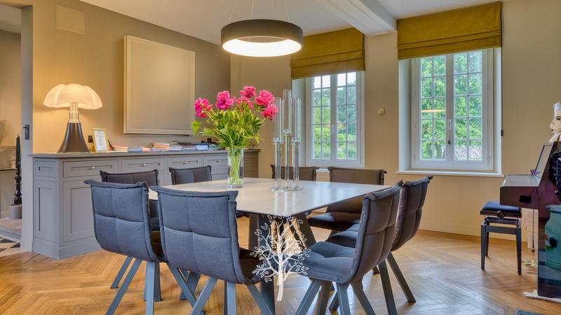 Demeure - 300 m² - 7 pièces