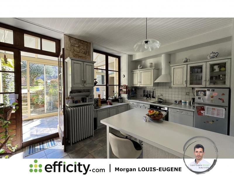 Maison - 282 m² - 10 pièces