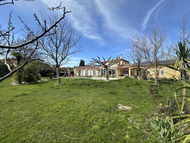 Propriété - 222 m² - 7 pièces