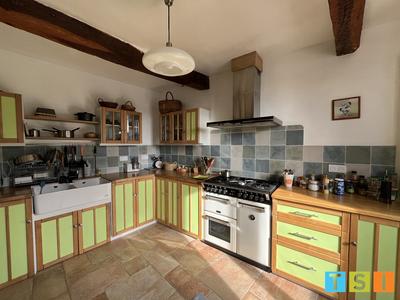 Corps de ferme - 270 m² - 9 pièces