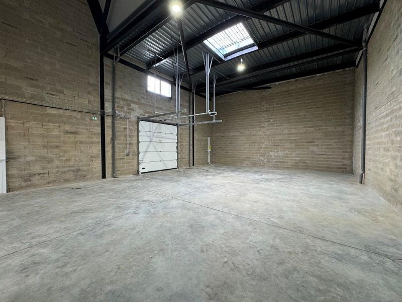 Entrepôt - 211 m²