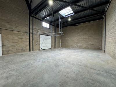 Entrepôt - 211 m²