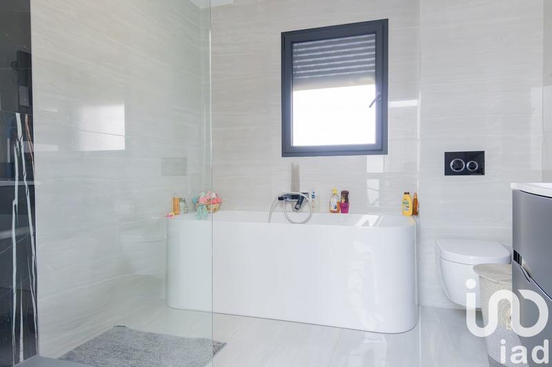 Maison - 205 m² - 7 pièces