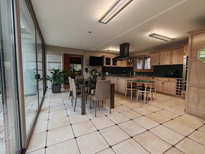 Demeure - 334 m² - 12 pièces