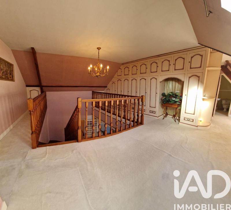 Maison - 250 m² - 8 pièces