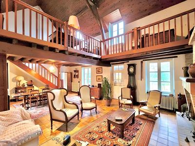 Maison - 280 m² - 11 pièces