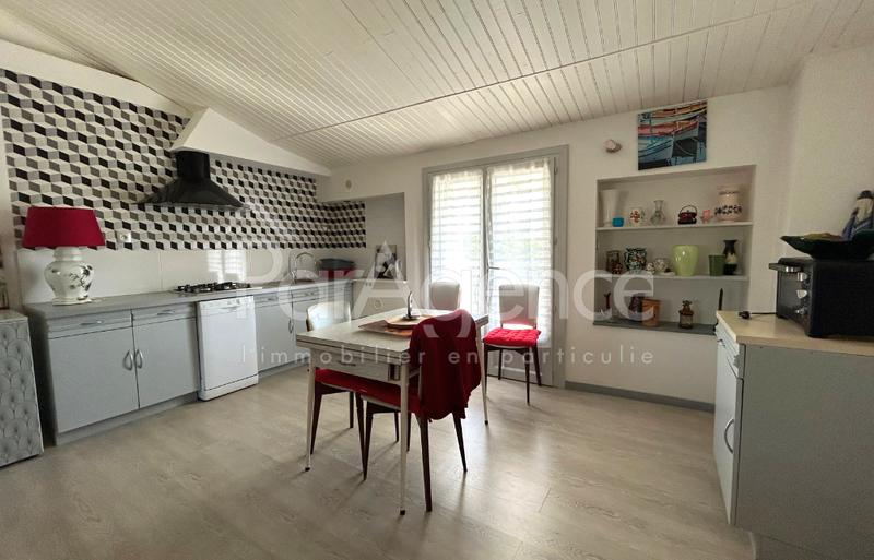 Maison - 247 m² - 9 pièces