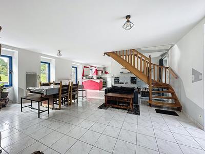 Maison - 149 m² - 8 pièces