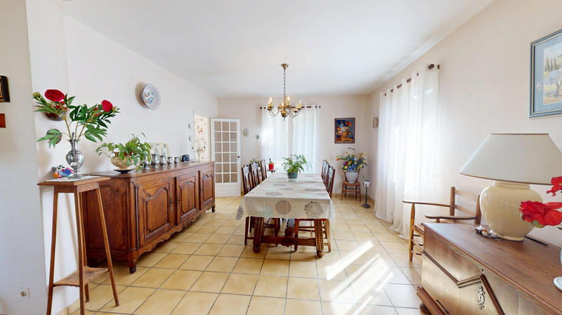 Maison - 213 m² - 8 pièces