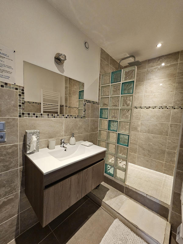 Propriété - 355 m² - 16 pièces