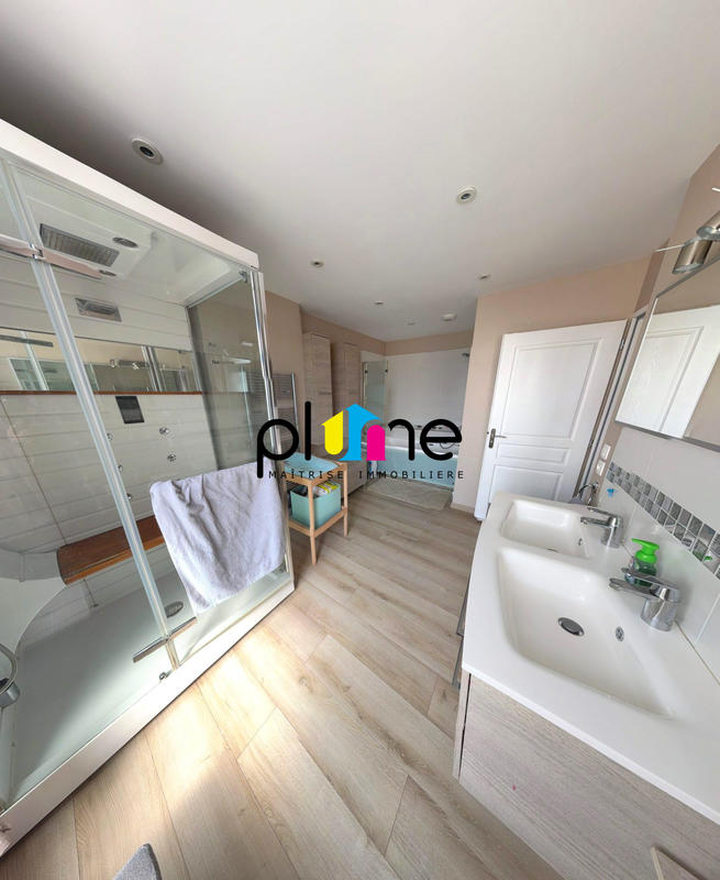 Maison contemporaine - 240 m² - 7 pièces