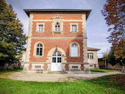 Maison - 470 m² - 19 pièces