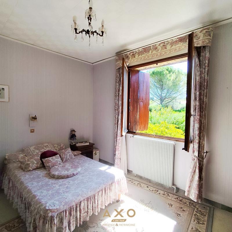 Maison - 242 m² - 9 pièces