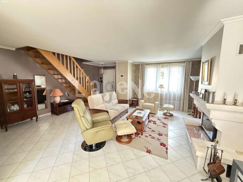 Maison - 165 m² - 8 pièces