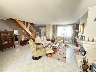 Maison - 165 m² - 8 pièces