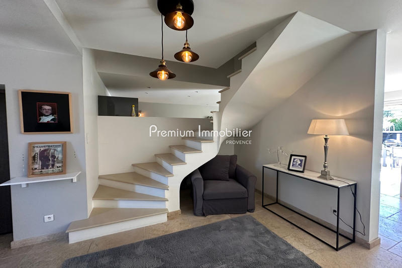 Maison - 220 m² - 5 pièces