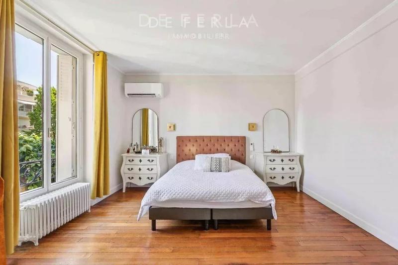 Demeure - 295 m² - 10 pièces