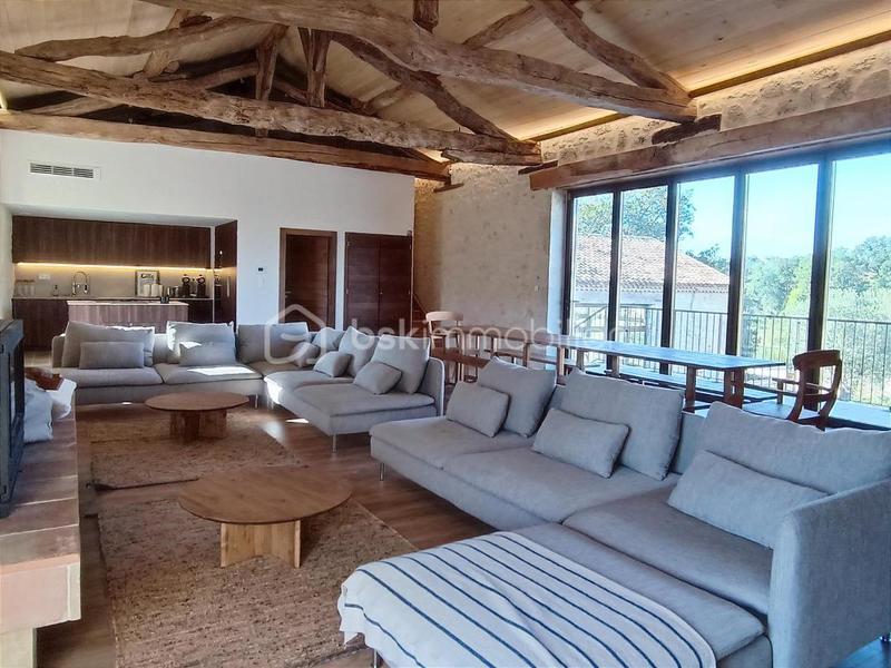 Château - 1 307 m² - 22 pièces