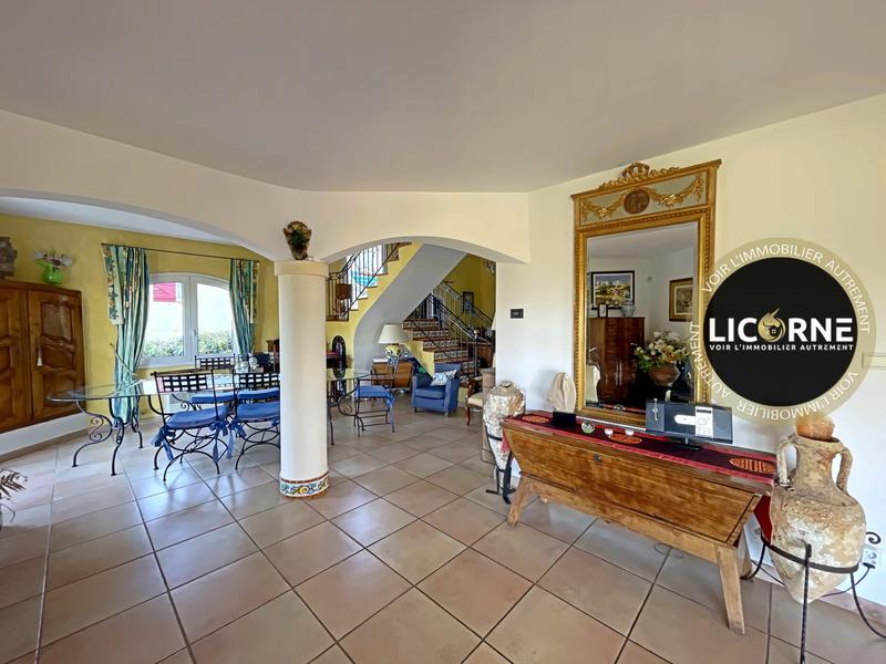 Maison - 180 m² - 7 pièces